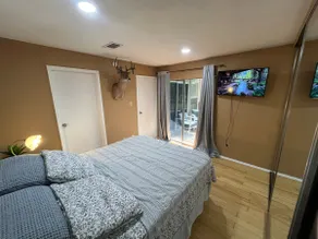 Comfortable Condo Near Major Plants & Beach - Image 4
