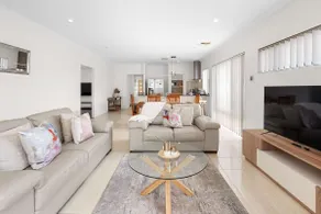 Luxury Modern Coastal Retreat Near Beach & Parks - Image 4