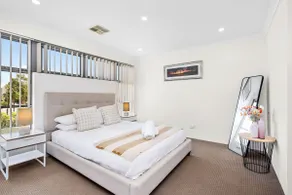 Luxury Modern Coastal Retreat Near Beach & Parks - Image 2
