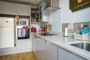 Edinburgh Stylish 2-Bedroom City Apartment in Stockbridge - Image 2