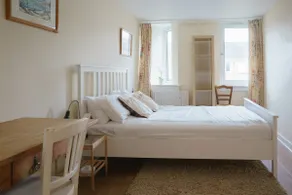 Edinburgh Stylish 2-Bedroom City Apartment in Stockbridge - Image 3