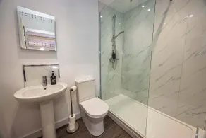 The Smedley Suites - King Beds and AirConditioning - Image 4