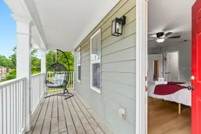 Flying Apple: 4BR Gem with Easy Airport Access - Image 5