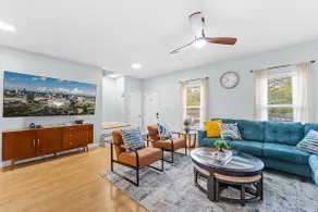Flying Apple: 4BR Gem with Easy Airport Access - Image 3