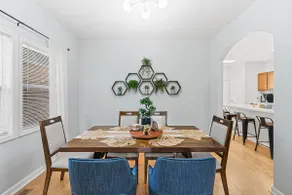 Flying Apple: 4BR Gem with Easy Airport Access - Image 4