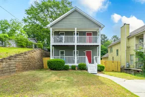 Flying Apple: 4BR Gem with Easy Airport Access - Image 2