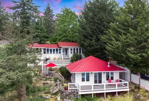 Waterfront Escape • Steps from Orcas Ferry - Image 2