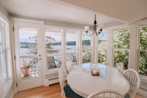 Waterfront Escape • Steps from Orcas Ferry - Image 5