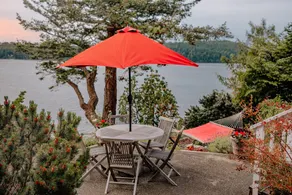 Waterfront Escape • Steps from Orcas Ferry - Image 4