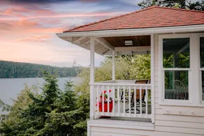 Waterfront Escape • Steps from Orcas Ferry - Image 3