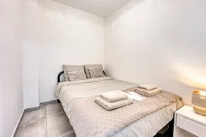Premium 1-bedroom apartment, Air-conditioned & with Balcony - Image 3