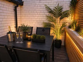 Central luxury apartment with a stylish terrace - Image 2