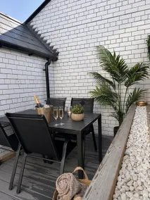 Central luxury apartment with a stylish terrace - Image 4