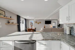 Steps away to the beach - Surf and Sun beach house - Image 5