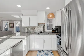 Steps away to the beach - Surf and Sun beach house - Image 2