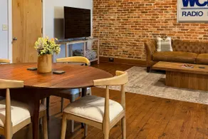 Historic Downtown Media Loft - Walk Everywhere - Image 3