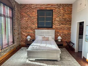 Historic Downtown Media Loft - Walk Everywhere - Image 2