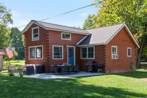 Lakefront Cabin: Kayaks, Firepit, Full Kitchen - Image 2