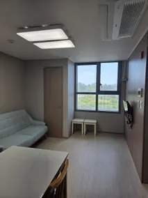 Ocean View Accommodation! Blue Stay (Room/Living Room Separated) 5 minutes to Hanseom Beach, 10 minutes to Hapyung Train Crossing Mukho Trip/Netflix - Image 4