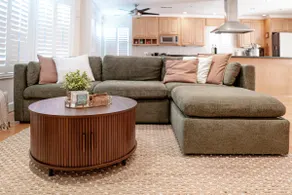Luxo Stays | Sunlit Home w/ Bay Views & Fast WiFi - Image 4