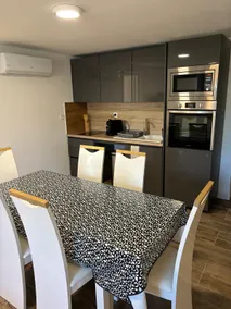 Pleasant, air-conditioned, single-story, two-bedroom apartment - Image 3