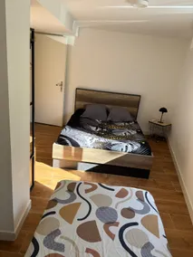 Pleasant, air-conditioned, single-story, two-bedroom apartment - Image 2