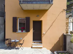 Nido Arancione, garden, and parking space - Image 2