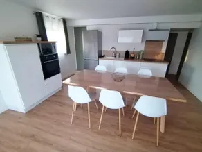65 m² house with terrace and garden - Image 3
