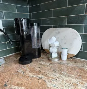 Sleeps 9 • Steps to NYC trains • FREE parking - Image 3