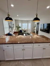 Sleeps 9 • Steps to NYC trains • FREE parking - Image 2