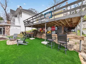 Lakefront Couples Escape | Dock • Kayaks • Firepit - Image 4