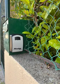 Independent studio, private garden, and air conditioning. - Image 4
