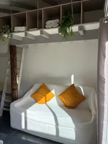 Independent studio, private garden, and air conditioning. - Image 3