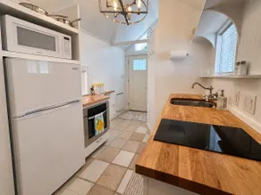 Persimmon Cottage Just 8 Blocks from the Square - Image 5