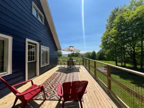 House on the Lake - Image 3