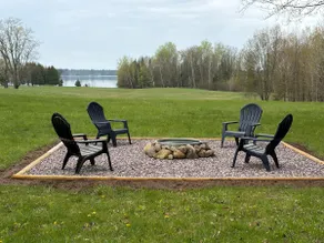 House on the Lake - Image 5