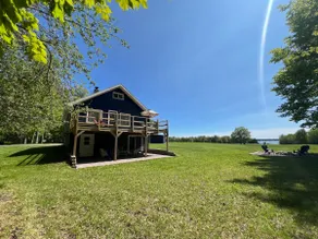 House on the Lake - Image 2