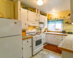Shadow Bay Cottage - Image 4