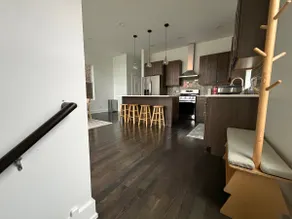 Pilsen Prism: Sun-Drenched 3BR + Parking - Image 3