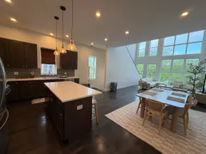 Pilsen Prism: Sun-Drenched 3BR + Parking - Image 5