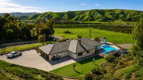 4B4B Executive Estate-Pool Putting Green Arcade - Image 2