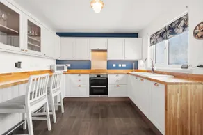 Charming 2BR Oban Home - Quiet area with free parking - Image 3