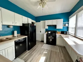 Bloomington Boho Bungalow, 3 king beds - Image 4