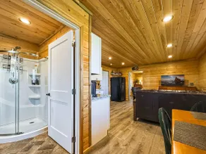 Private, rustic 1‑bedroom suite retreat - Image 3
