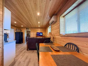 Private, rustic 1‑bedroom suite retreat - Image 2