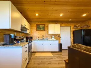 Private, rustic 1‑bedroom suite retreat - Image 4
