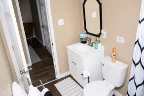 BG’s Hideaway: Modern 4BR Retreat - Image 5