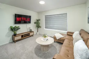 Spacious 6BR | 3.5BA | Near Airport | Sleeps 14 - Image 2