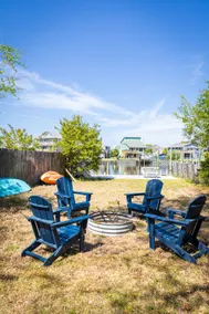 Paddle Out: Canal-front retreat - Image 3