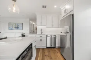 Coastal 2BR Sleeps 6 & 3 min drive to Downtown - Image 5